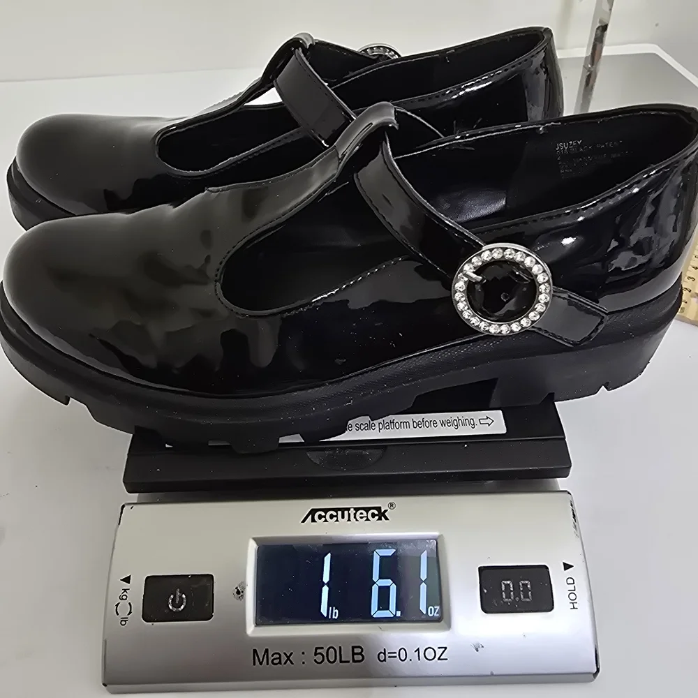 STEVE MADDEN girl's size 4 Lug T Strap Buckle‎ Mary Jane Shoes Black Patent
